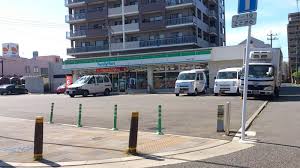 コンビニ　ファミリーマート下大利一丁目（コンビニ）まで851m