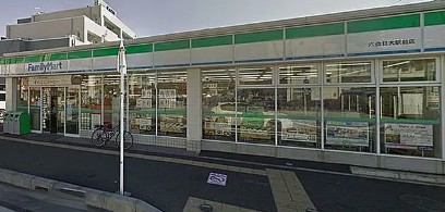 コンビニ　ファミリーマート 六会日大駅前店（コンビニ）まで376m