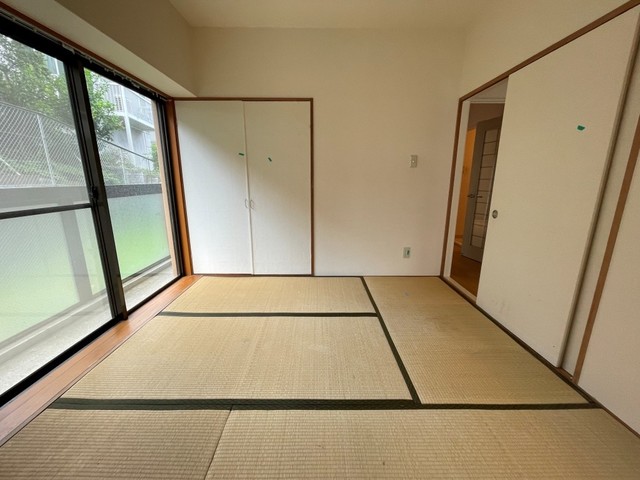 居室・リビング　リフォーム工事前のお部屋です。