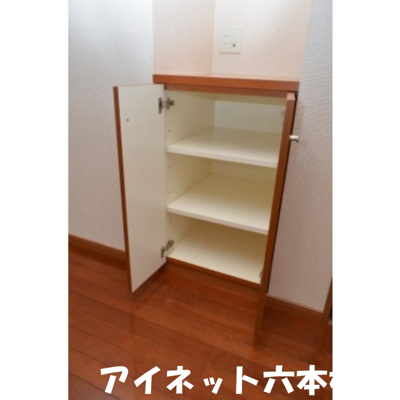その他設備　小物も収納できますね。