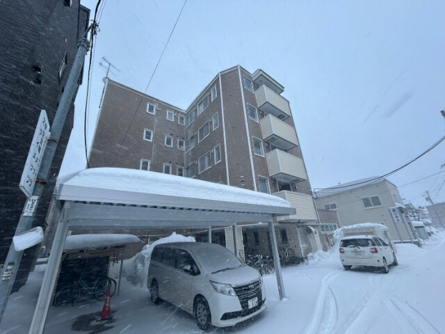 建物外観　札幌市中央区北十三条西「ステイメッツ」