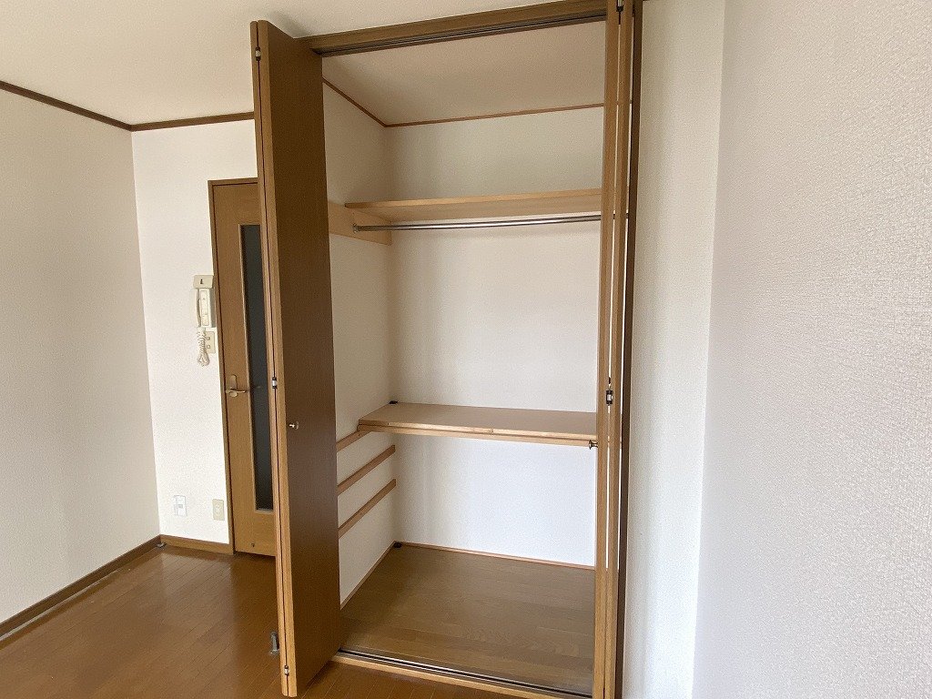 その他設備　奥行きのあるクローゼット収納