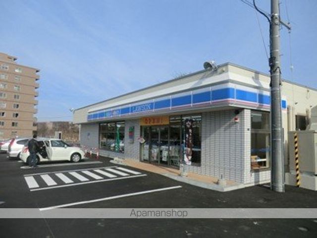 コンビニ　ローソン（コンビニ）まで618m