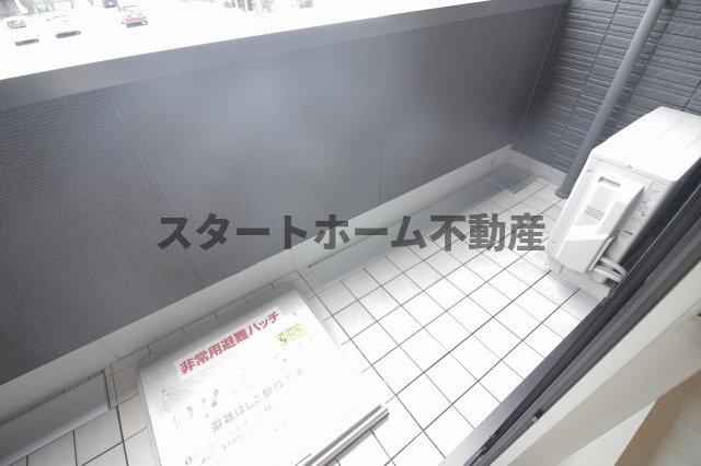 バルコニー　暖かな日差しのふりそそぐバルコニー