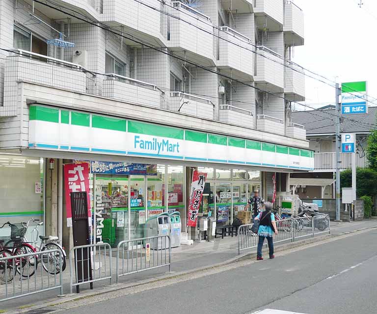 コンビニ　ファミリーマート岡本竹田駅前店（コンビニ）まで373m