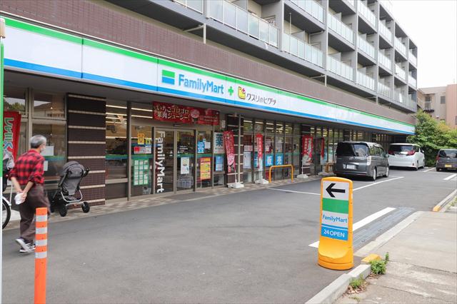コンビニ　ファミリーマート（コンビニ）まで40m