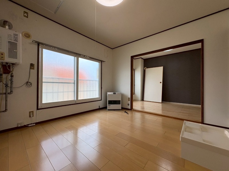 居室・リビング　広くてキレイなお部屋が広がっていて、充実した生活が送れそう。