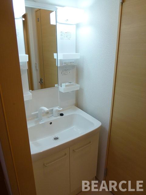 洗面設備　コンパクトで使いやすい洗面所