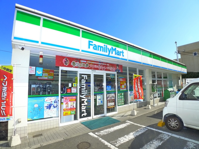 コンビニ　ファミリーマート（コンビニ）まで470m