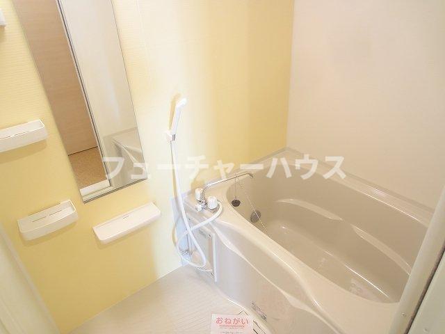 バス・シャワールーム　落ち着いた空間のお風呂です