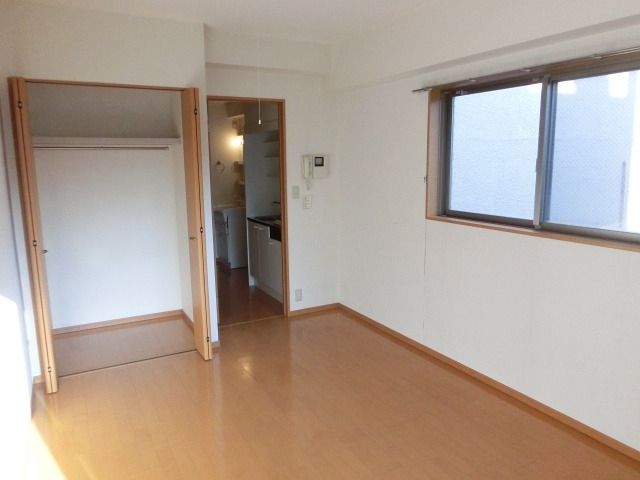 居室・リビング　洋室7.7帖　角部屋