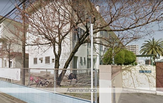 小学校　福岡市立小学校東吉塚小学校（小学校）まで888m