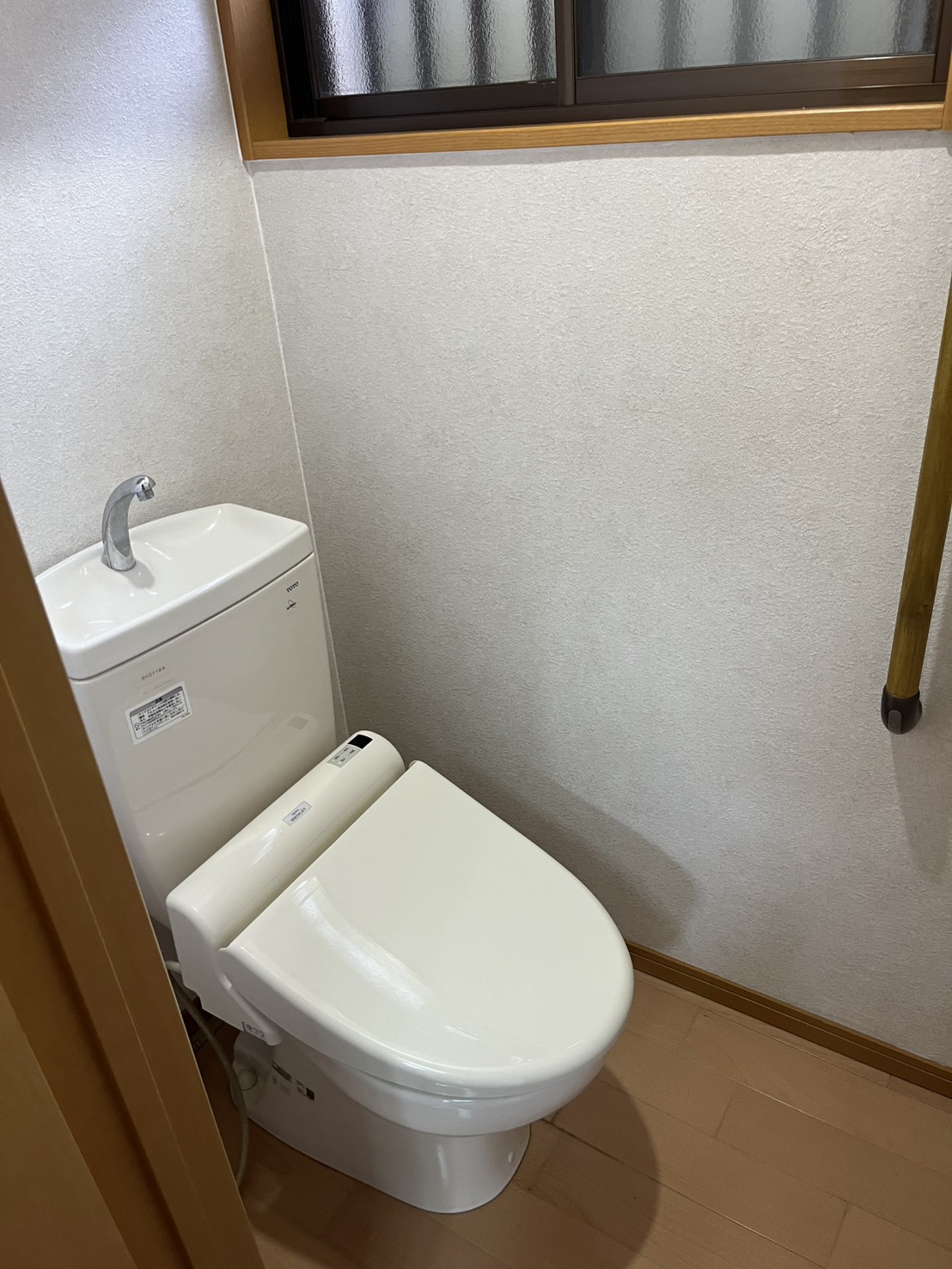 寝屋川市上神田2丁目 戸建のトイレ写真