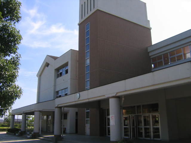 中学校　宝塚市立　山手台中学校（中学校）まで1965m