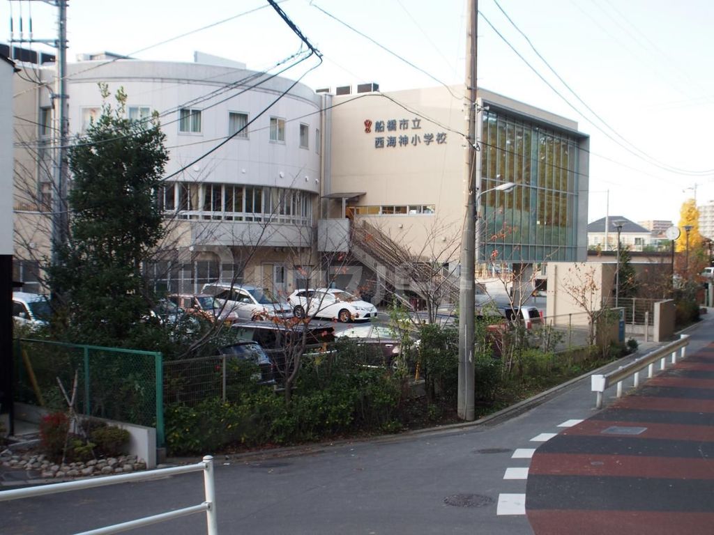 小学校　船橋市立西海神小学校（小学校）まで680m