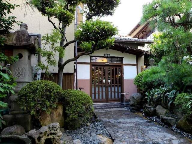 飲食店　あつた蓬莱軒本店（蓬莱陣屋）（飲食店）まで2091m