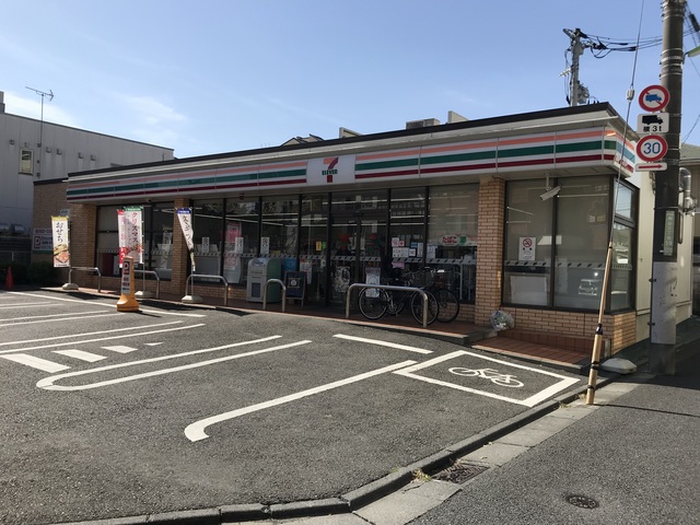 コンビニ　セブンイレブン世田谷粕谷3丁目店（コンビニ）まで395m