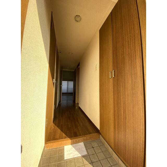 玄関　同タイプのお部屋になります