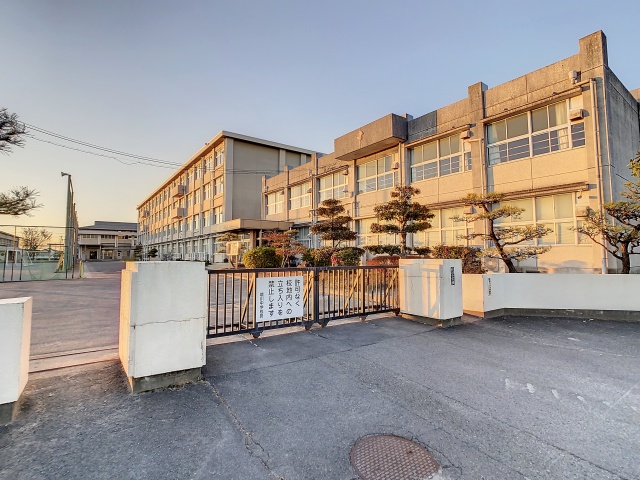 中学校　岐阜市立境川中学校（中学校）まで1396m