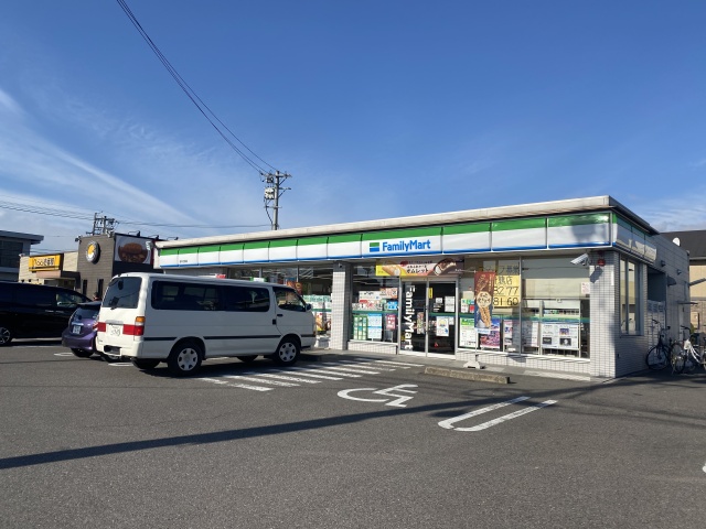 コンビニ　ファミリーマート　岐阜北鶉店（コンビニ）まで535m