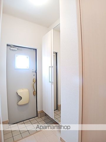 ＪＲ山陽本線 福山駅 バス乗車時間：15分 最寄りバス停で下車 徒歩7分 2階建 築18年の玄関写真