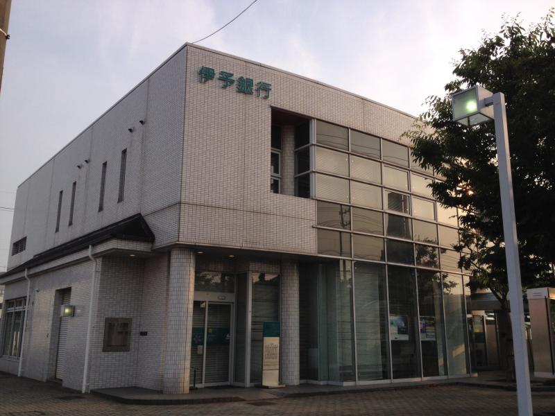 銀行　伊予銀行岡山南支店（銀行）まで645m