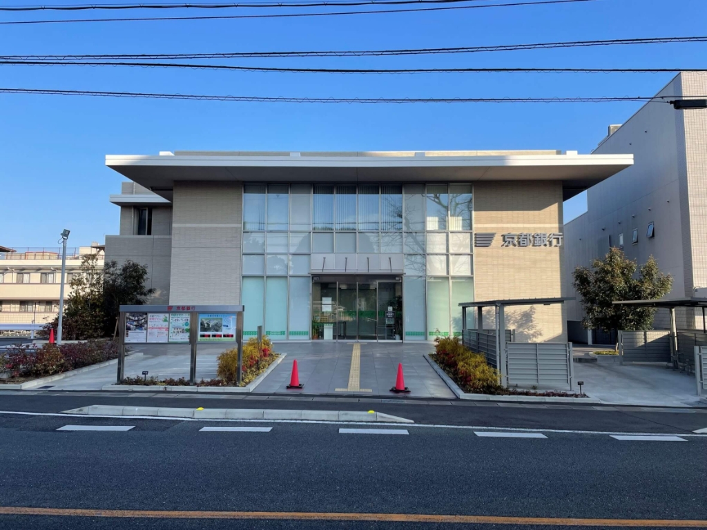 銀行　京都銀行亀岡支店（銀行）まで40m
