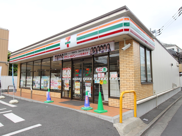 コンビニ　セブンイレブン（コンビニ）まで594m
