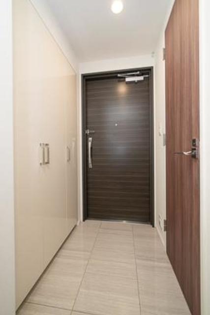 玄関　※写真は同タイプ住戸です。