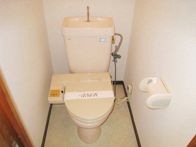 トイレ　同物件別号室のものです。