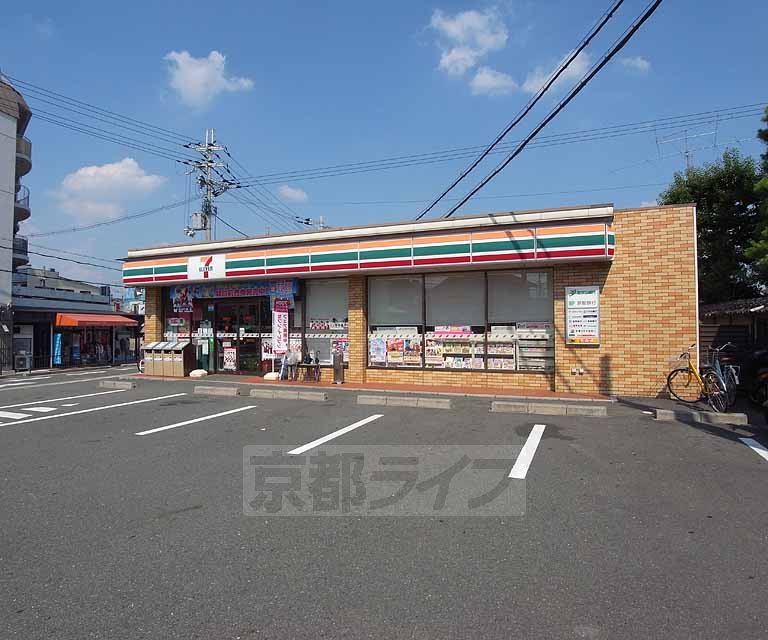 コンビニ　セブンイレブン向日梅ノ木店（コンビニ）まで200m