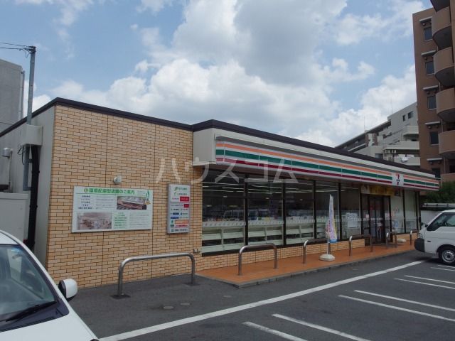 コンビニ　セブン-イレブン多摩鶴牧２丁目店（コンビニ）まで498m