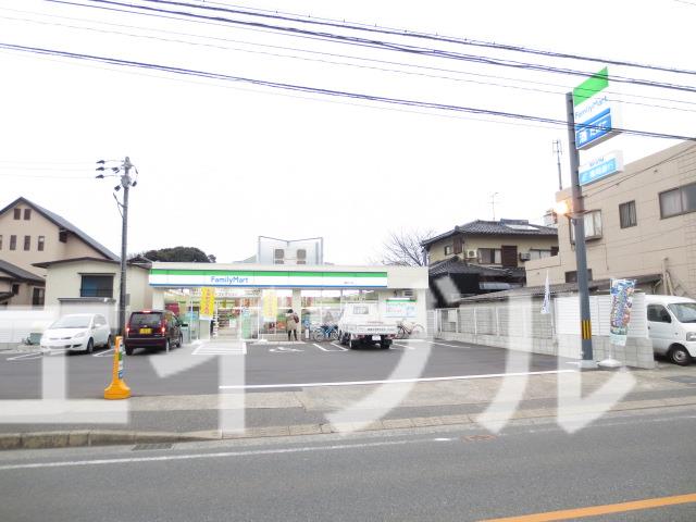 コンビニ　ファミリーマート福岡南片江三丁目店（コンビニ）まで584m