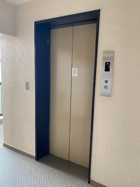 ロビー　エレベーター付きです
