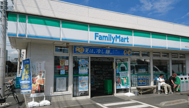コンビニ　ファミリーマート市川駅北店（コンビニ）まで30m