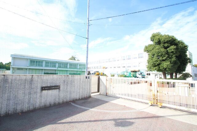 小学校　名古屋市立伊勝小学校（小学校）まで346m