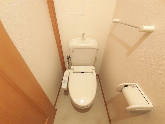 トイレ　清潔感のある明るいトイレ空間