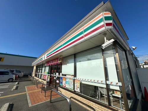 コンビニ　セブンイレブン（コンビニ）まで640m
