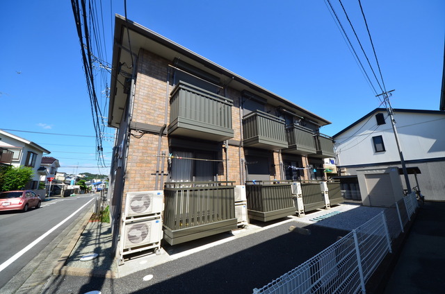建物外観　★程よい緑に囲まれた、居心地の良い物件です★