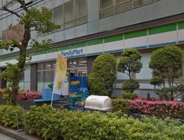 コンビニ　ファミリーマート辰巳一丁目店（コンビニ）まで240m