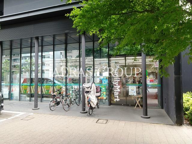 コンビニ　ファミリーマート 早稲田大学中野プラザ店（コンビニ）まで211m