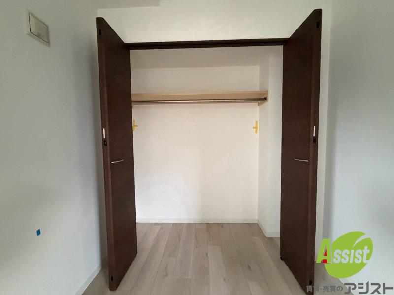 収納　寝室の収納です。部屋がすっきり片付きます。