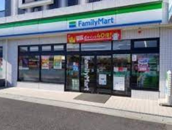コンビニ　ファミリーマート 西大宮駅南口店（コンビニ）まで523m