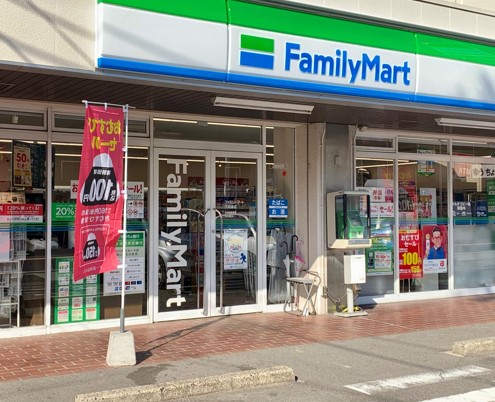 コンビニ　ファミリーマート 千成通店（コンビニ）まで322m