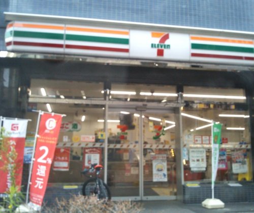 コンビニ　セブン-イレブン 台東駒形１丁目店（コンビニ）まで522m