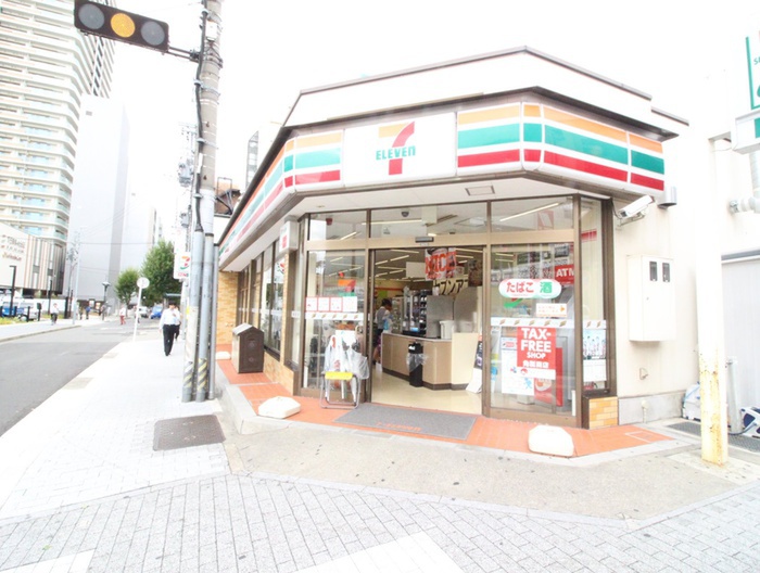 コンビニ　セブンイレブン（コンビニ）まで700m