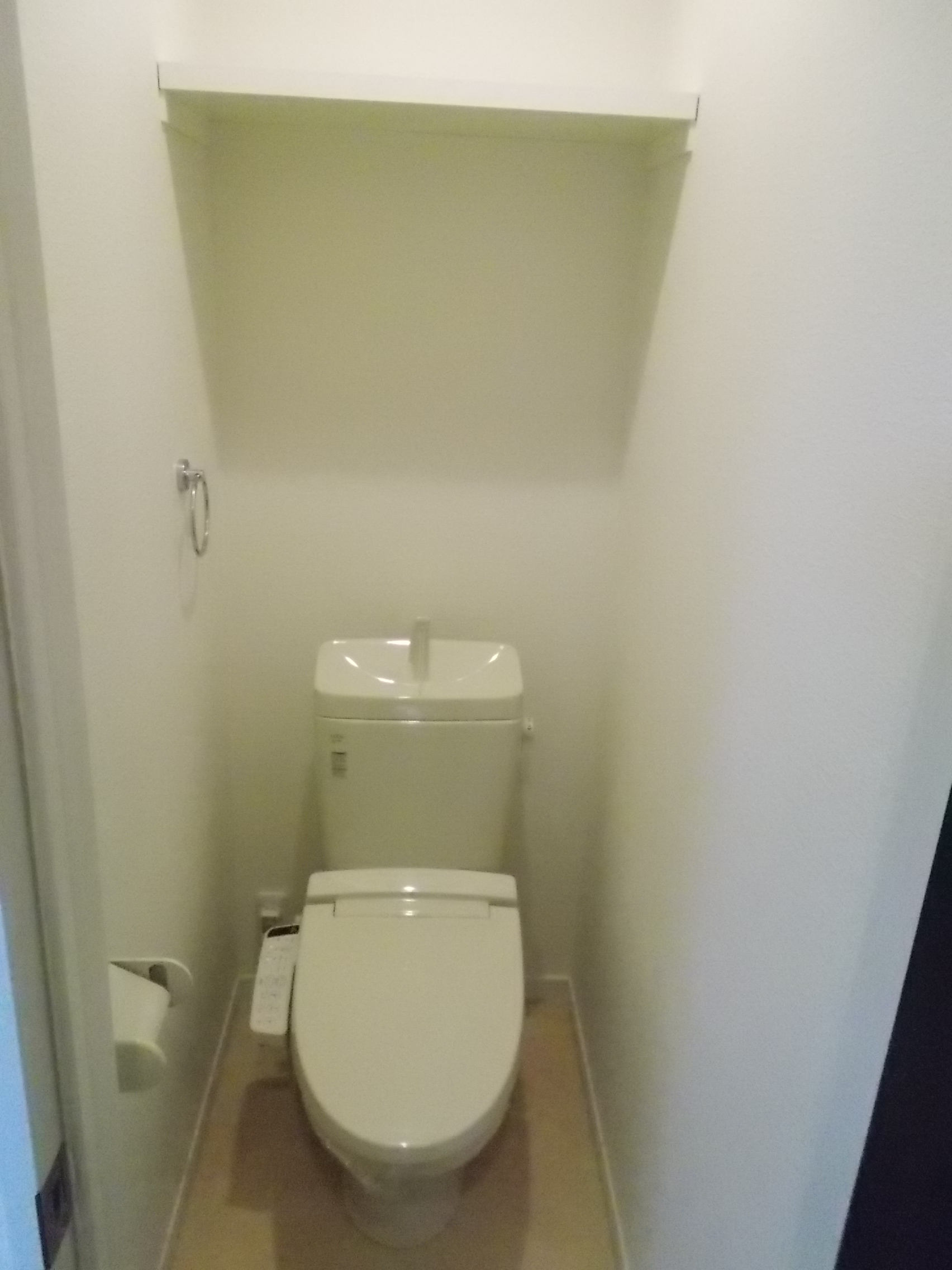 トイレ　温水洗浄便座（同物件他部屋画像）