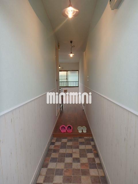 玄関　ひろ～い玄関。さすが角部屋ですね。