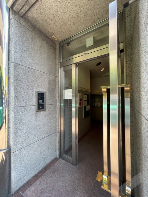 エントランス　オートロック付きで部外者シャットアウト♪