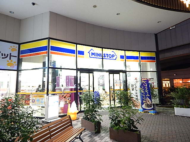 コンビニ　ミニストップ イオンレイクタウン店（コンビニ）まで454m